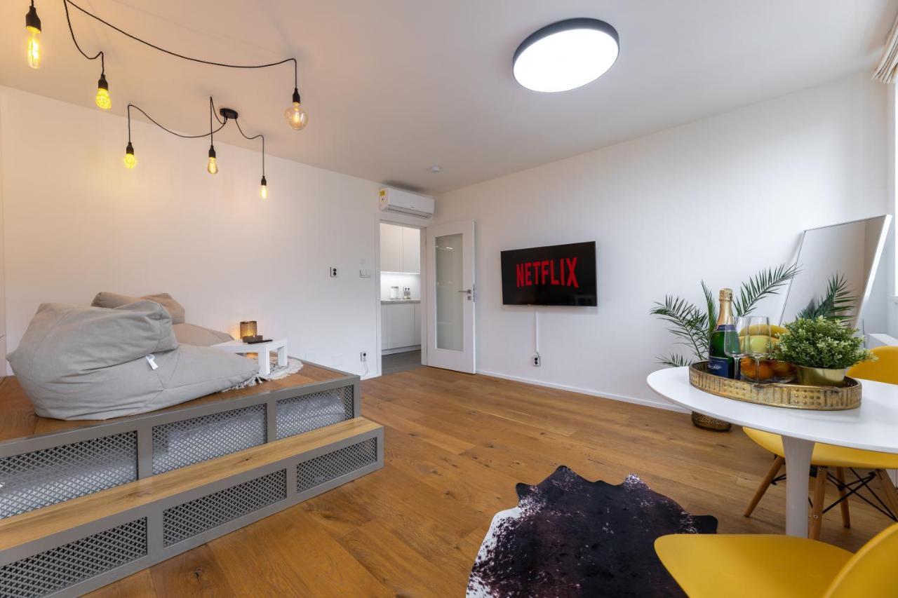 Luxurious, Charming Studio Perfect For Couples Prague Exterior photo