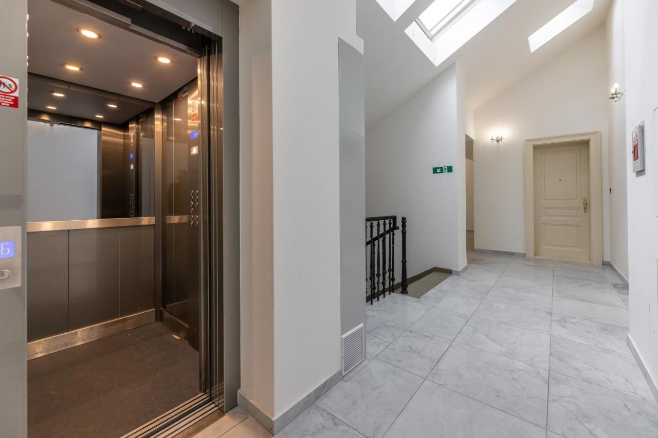 Luxurious, Charming Studio Perfect For Couples Prague Exterior photo